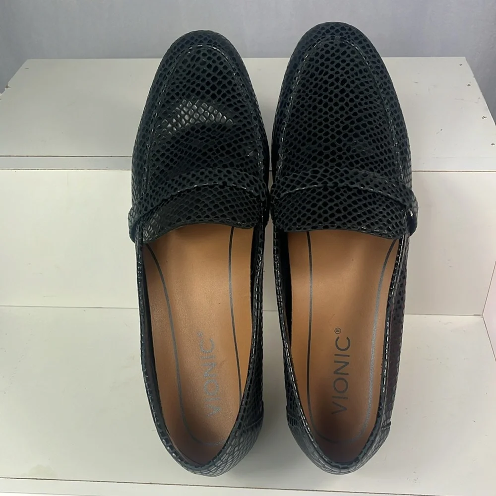 Vionic Zana Lizard in Black.
